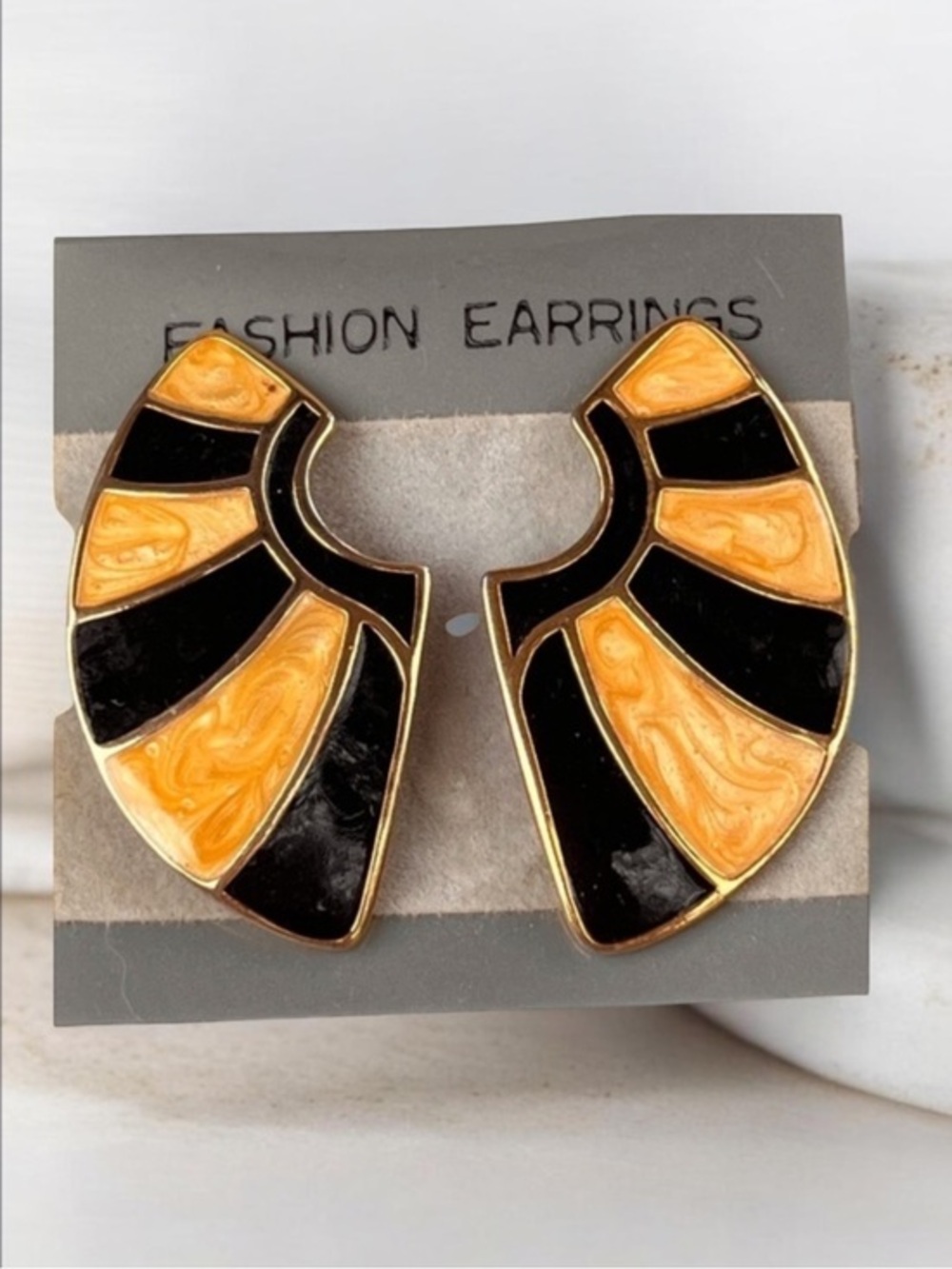 Vintage yellow and black earrings